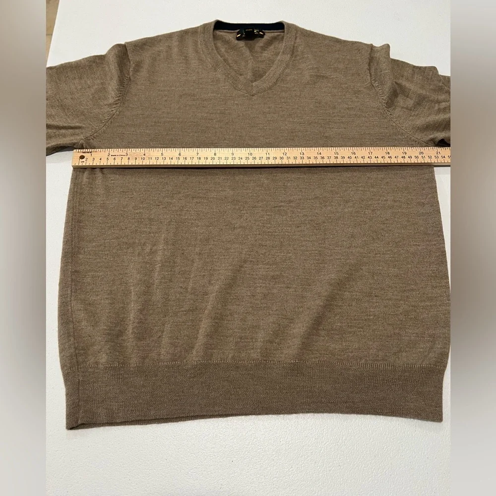 ZEITGEIST Men's V-neck sweater made from 100% merino wool M